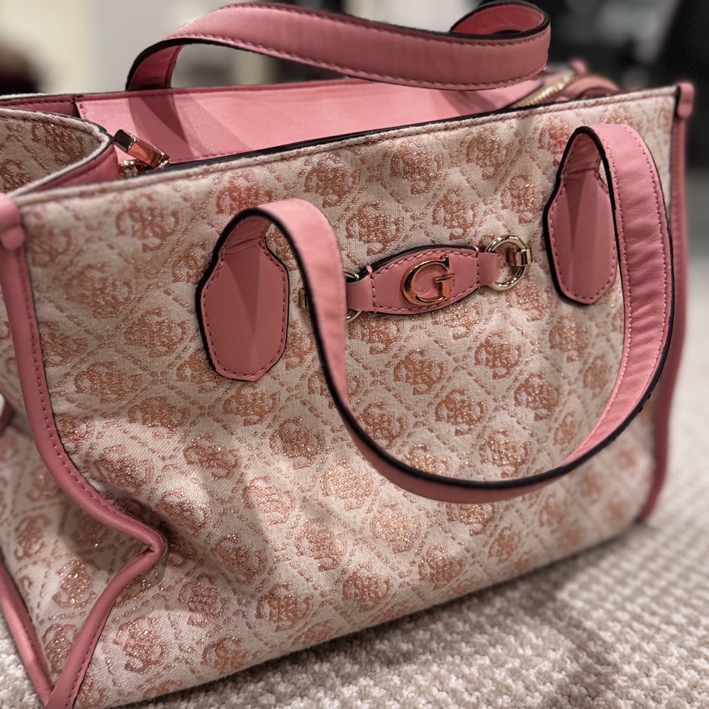 GUESS Izzy Girlfriend Tote Bag Salmon Logo - Picture 9 of 13